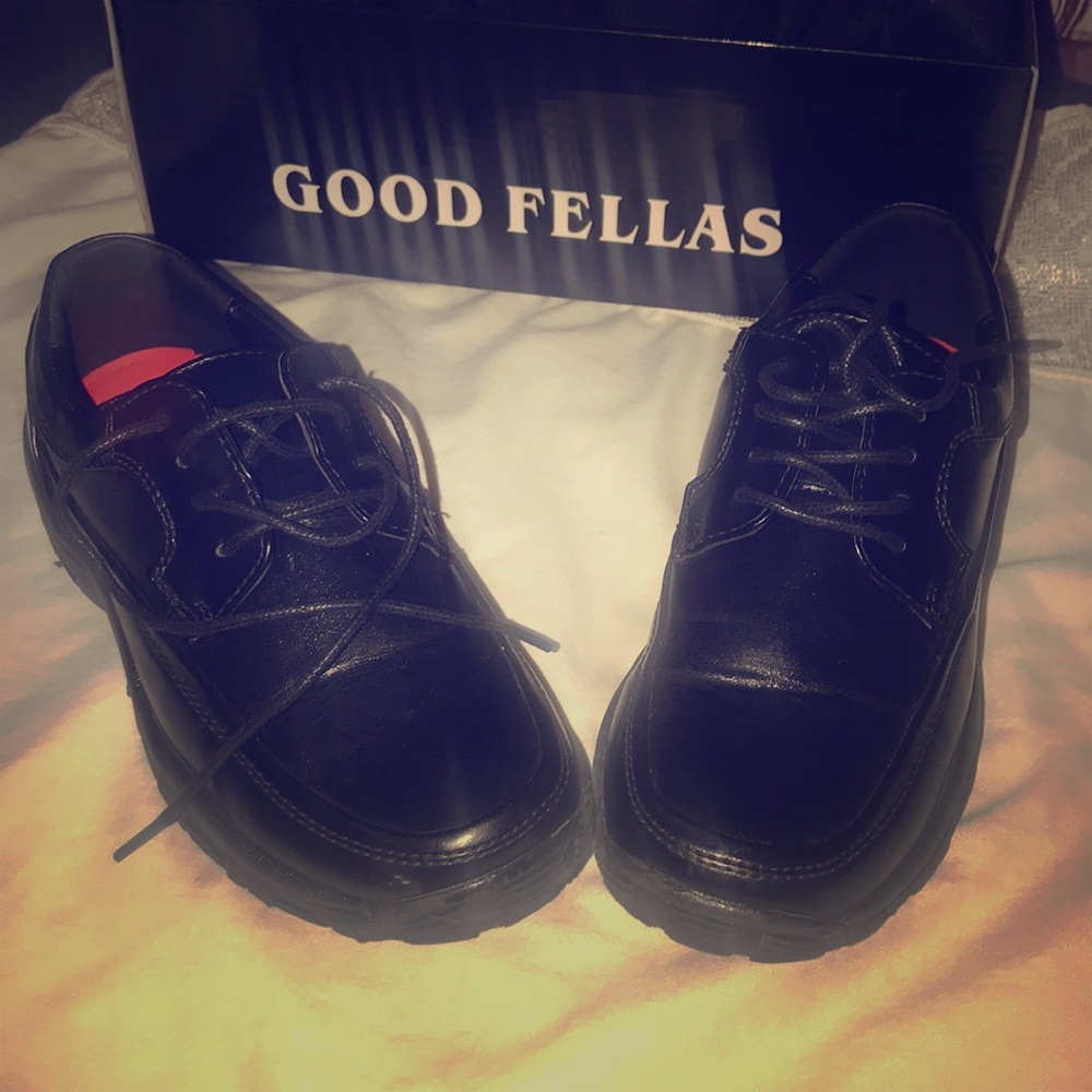 Boys dress shoes size 2.